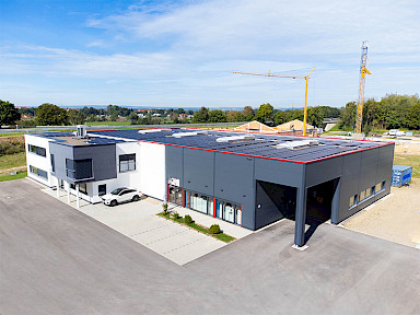 Verwaltungsgebäude mit Lagerhalle und Verkaufsraum in Achstetten